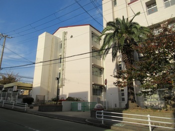 Kobe_City_Higashisuma_elementary_school.jpg